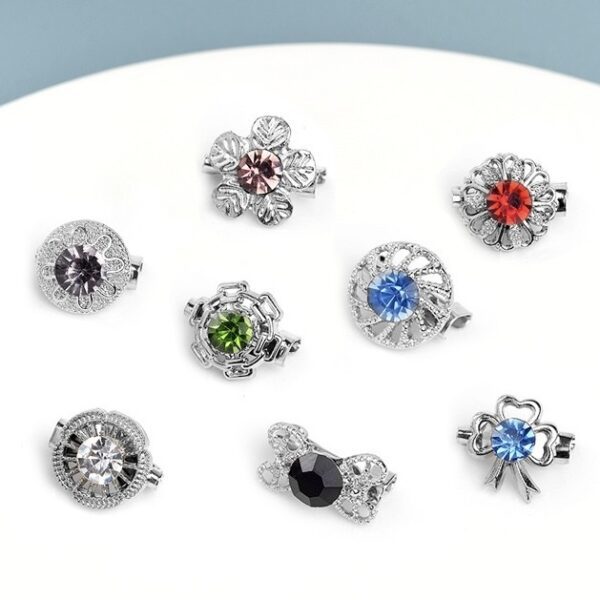 Mini brooch pin | random design